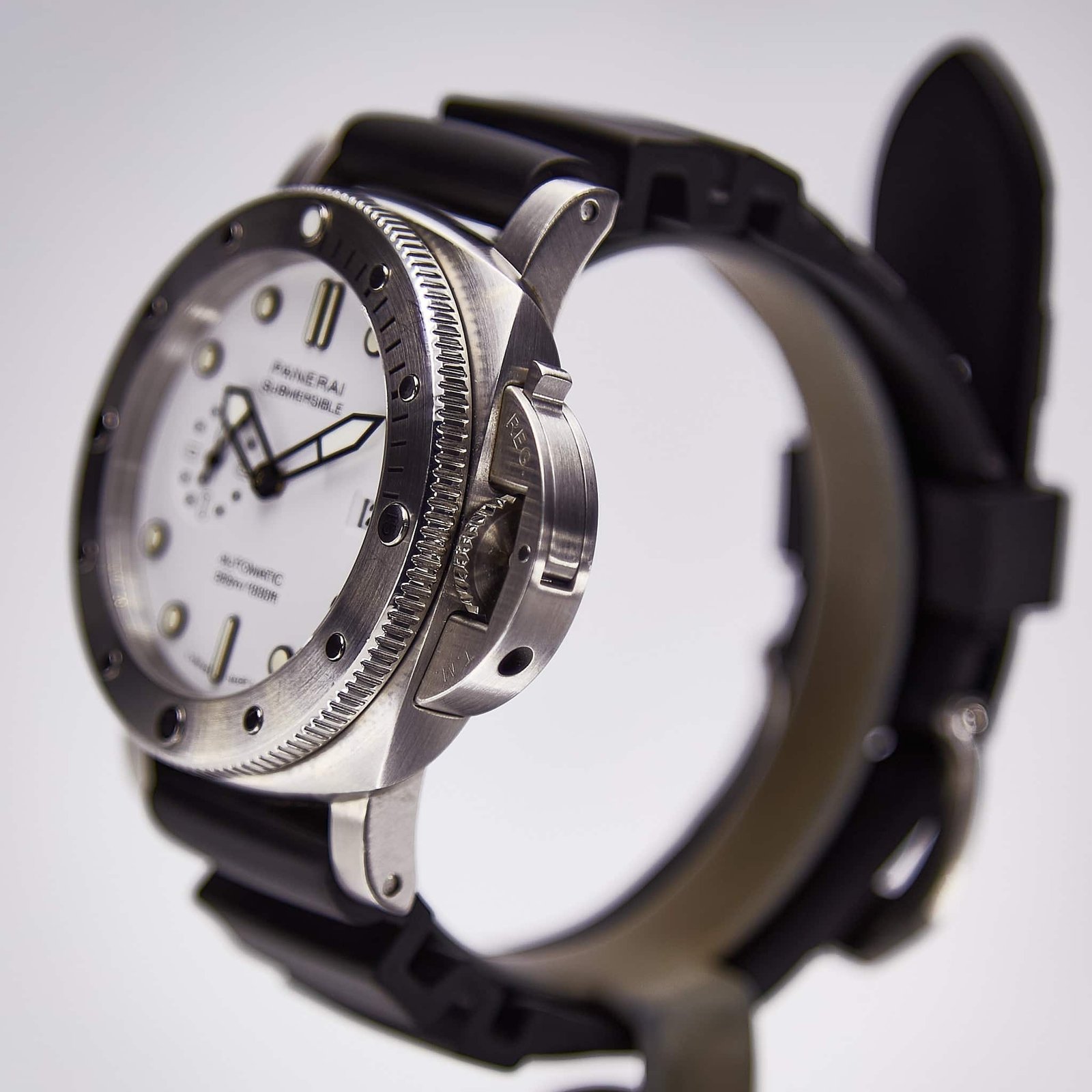 Panerai Luminor Submersible (PAM01226) - Image 3