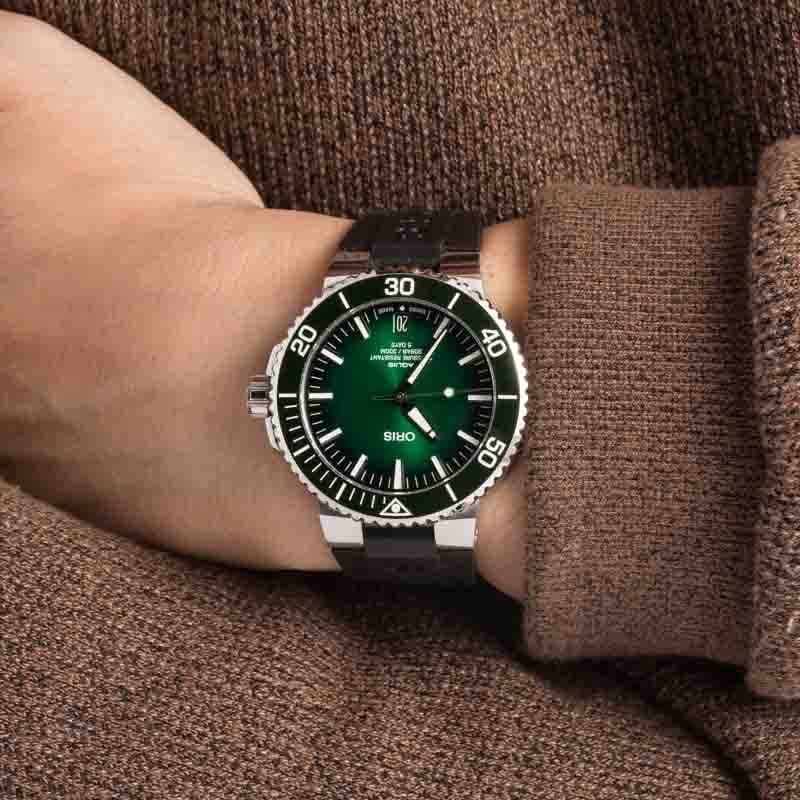 Oris Aquis Date Green Dial Calibre 400 - Image 3